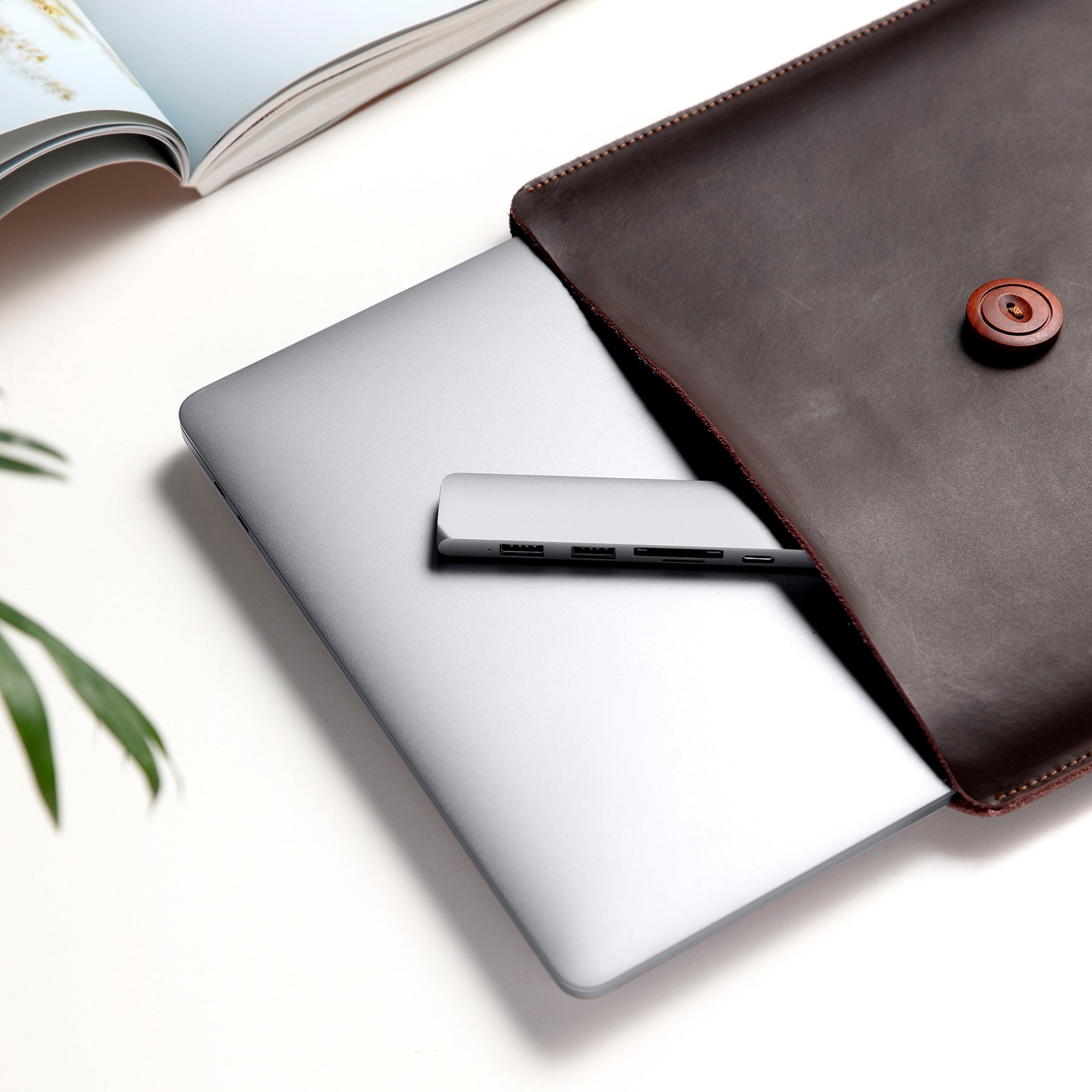 HyperDrive BAR 6 - in - 1 USB - C Hub - HyperShop.com